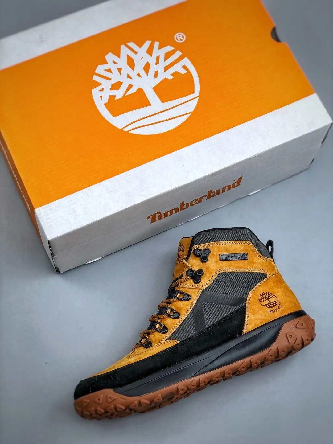 Local self-pickup💰480 supports store delivery. New goods🚀Timberland Timberland/Timberland outdoor high-top casual Martin boots series. Guangdong factory quality. Original box and original packaging. The fabric is made of Italian 🇮🇹 top-grade frosted fine-grained cowhide. It is paired with anti-odor and anti-corrosion genuine leather latex insoles to give you a perfect wearing experience. High-quality and durable. A must-have for sportsmen. Specially designed to treat those who are not handsome. High-quality and first-class foot feel. Size: 39-44